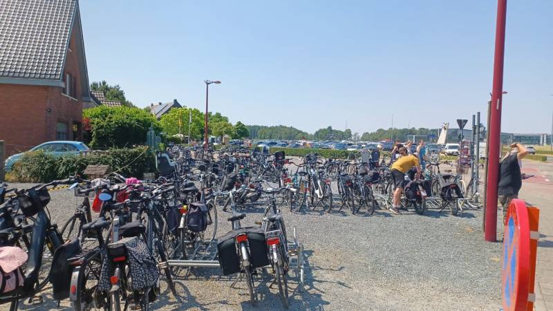 Emelkoen bruist  44 - Reuze Rommelmarkt met Boeken-, Vinyl- en CD‑Beurs in Humelgem 